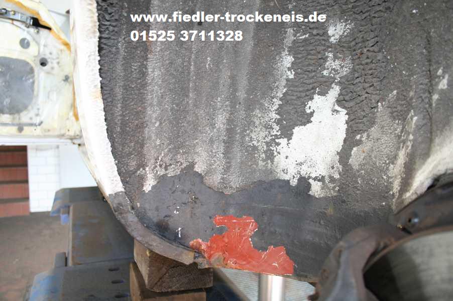Trockeneisstrahlen an Oldtimer