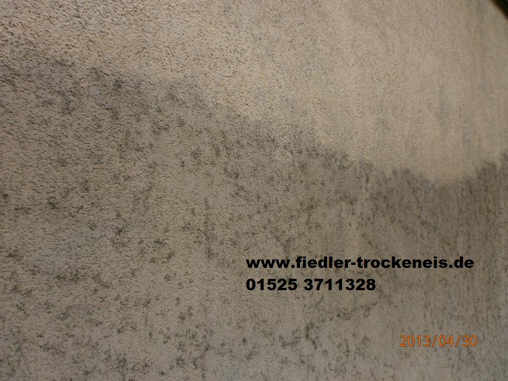 Trockeneisreinigung von Fassaden und Mauern